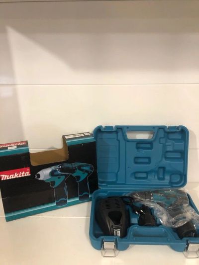 Лот: 13161091. Фото: 1. Шуруповерт Makita df330dwe (0402-02... Электроинструмент