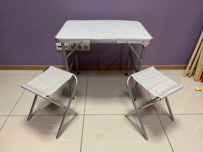 Лот: 25742393. Фото: 1. Стол складной + два новых стула. Туристическая, походная мебель