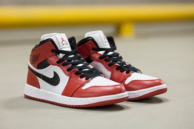 Лот: 10115342. Фото: 1. Nike Air Jordan 1. Кеды, кроссовки, слипоны