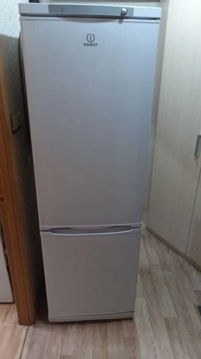Лот: 25803277. Фото: 1. Indesit SB185.027. Холодильники, морозильные камеры