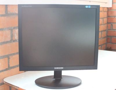 Лот: 11235091. Фото: 1. Монитор ЖК Samsung E1920NR 19". ЖК-мониторы