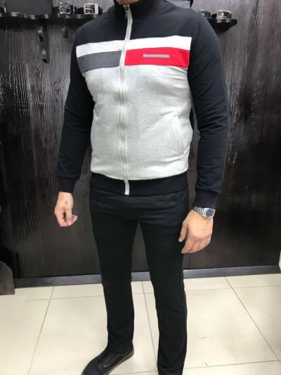 Лот: 10147803. Фото: 1. Костюм Prada. Костюмы классические, деловые
