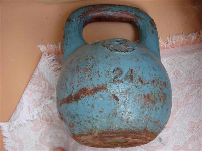 Лот: 2885146. Фото: 1. Гиря, гантеля, штанга, 24 кг. Гири
