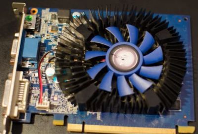 Лот: 6105579. Фото: 1. Видеокарта (тянет игры!) KFA GeForce... Видеокарты