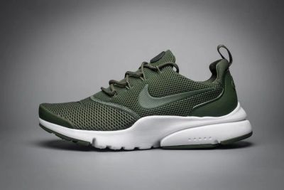Лот: 9653502. Фото: 1. Кроссовки Nike air presto fly... Кеды, кроссовки, слипоны