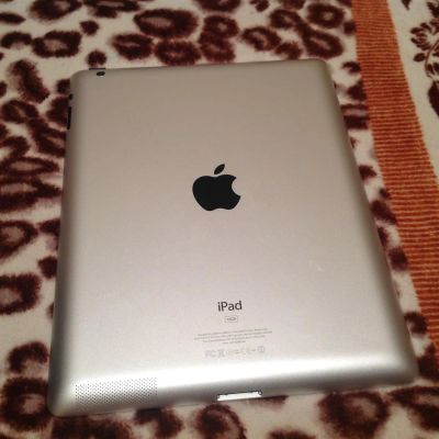 Лот: 3821123. Фото: 1. APPLE IPAD 4 WI-FI + 3G IOS 7... Смартфоны