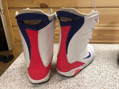 Лот: 16865738. Фото: 1. Ботинки для сноуборда Nike. Ботинки