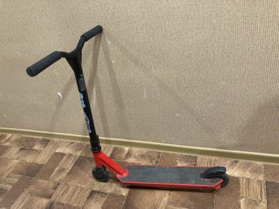 Лот: 25025232. Фото: 1. Детский трюковой самокат Decathlon... Роликовые коньки, скейтборды, самокаты