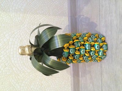 Лот: 4753801. Фото: 1. Ананас из конфет отличный подарок... Подарки на Новый год