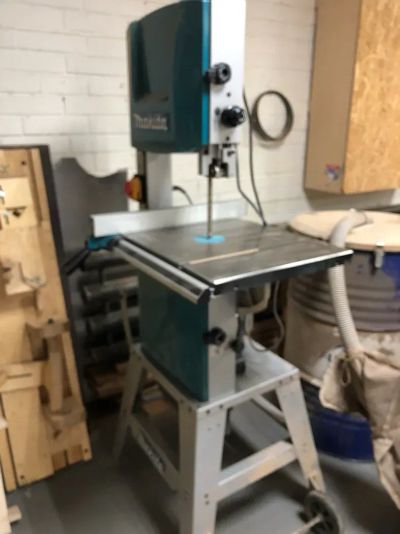 Лот: 25651707. Фото: 1. Ленточная пила Makita LB1200F. Электроинструмент