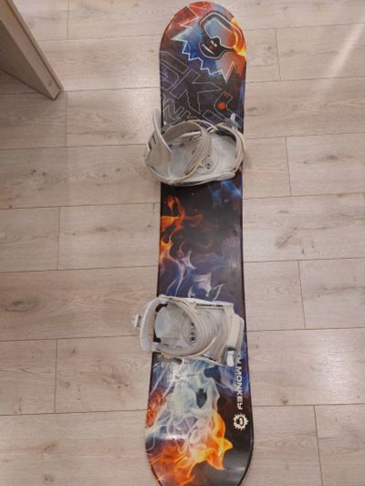 Лот: 19955394. Фото: 1. Сноуборд Sky monkey 143 с креплениями. Сноуборды