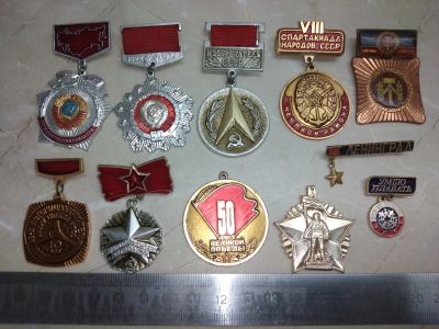 Лот: 23640336. Фото: 1. 11 шт. Одним лотом. Разные значки... Сувенирные