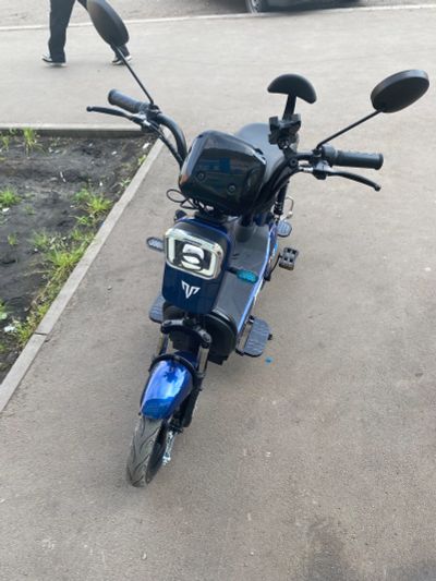 Лот: 25409371. Фото: 1. Электроскутер. Электросамокаты, гироскутеры, сигвеи