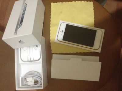 Лот: 3324316. Фото: 1. iPhone 5 gold рст полный комплект. Смартфоны