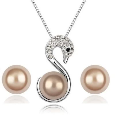Лот: 4322018. Фото: 1. Swarovski лебедь с жемчугом. Комплекты изделий