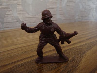 Лот: 8413653. Фото: 1. Фигурка немецкий солдат пр-во... Игрушки