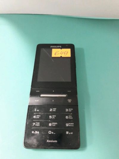 Лот: 11078261. Фото: 1. Сотовый телефон Philips Xenium... Кнопочные мобильные телефоны
