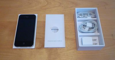 Лот: 3295327. Фото: 1. Iphone 4 BLACK 8 GB в идеале... Смартфоны