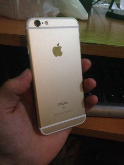 Лот: 11998172. Фото: 1. iphone 6s gold 64g. Смартфоны