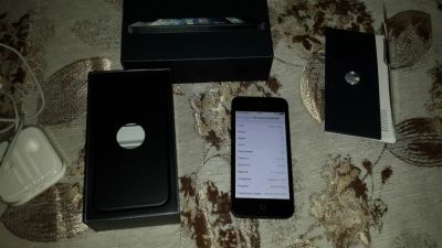 Лот: 3907996. Фото: 1. Айфон 5 16 гиг черный полный комплект... Смартфоны