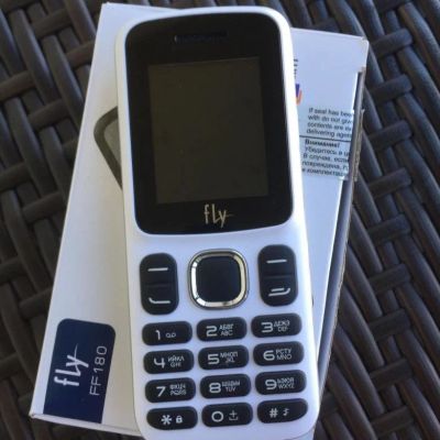 Лот: 16876346. Фото: 1. Телефон Fly FF180. Кнопочные мобильные телефоны