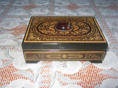 Лот: 2785598. Фото: 1. Шкатулка с янтарем. Другое (ручная работа)