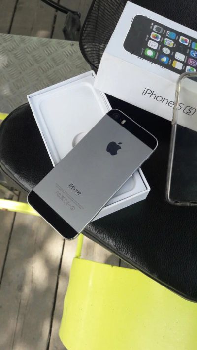 Лот: 9778551. Фото: 1. iPhone 5S 16gb. Смартфоны