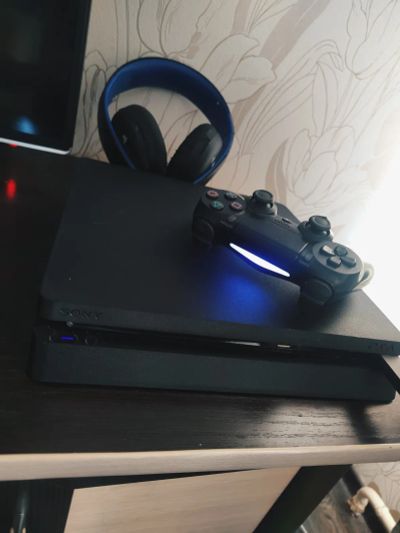 Лот: 19932930. Фото: 1. PS4 slim. Игровые приставки, консоли