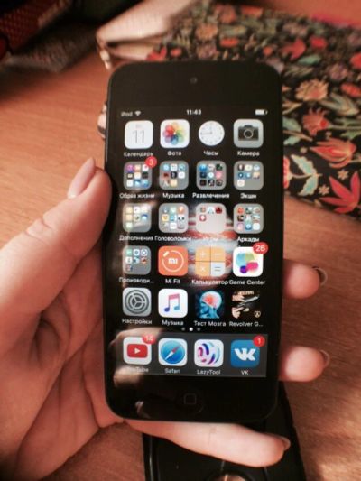 Лот: 8160603. Фото: 1. Ipod touch 5 Black. Плееры