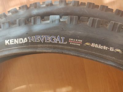 Лот: 15881752. Фото: 1. Покрышки Kenda Nevegal Stick-E... Запчасти
