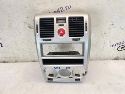 Лот: 25601106. Фото: 1. рамка магнитолы Hyundai Getz. Двигатель и элементы двигателя