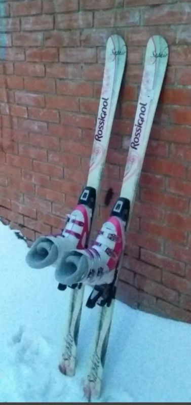 Лот: 17119100. Фото: 1. Горные лыжи Rossignol + ботинки. Лыжи