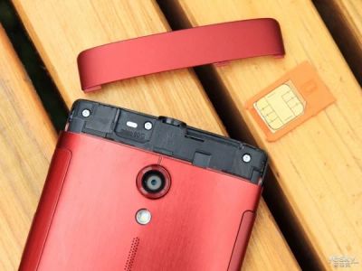 Лот: 4011103. Фото: 1. Sony Experia Ion Red +Чехол... Смартфоны