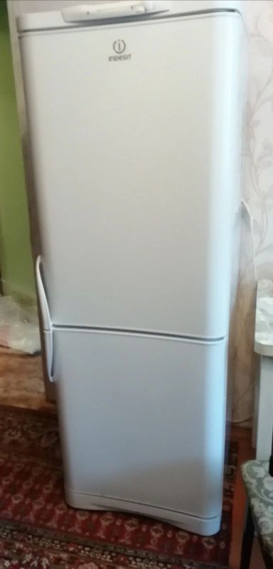 Лот: 15076355. Фото: 1. Холодильник Indesit. Холодильники, морозильные камеры