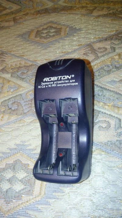 Лот: 10779522. Фото: 1. Универсальная зарядка Robiton... Зарядные устройства, блоки питания для бытовой техники