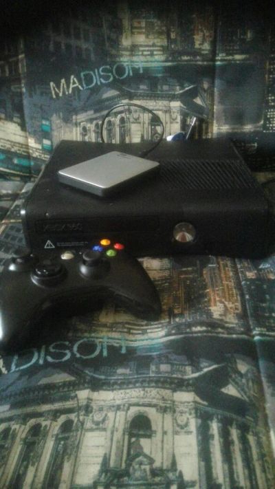 Лот: 6426644. Фото: 1. Xbox 360 Slim 4Gb Freeboot + Внешний... Игровые приставки, консоли
