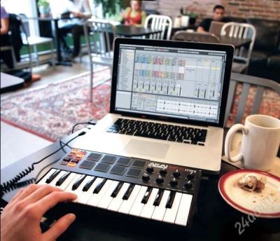 Лот: 1968689. Фото: 1. AKAI MPK Mini. Клавишные