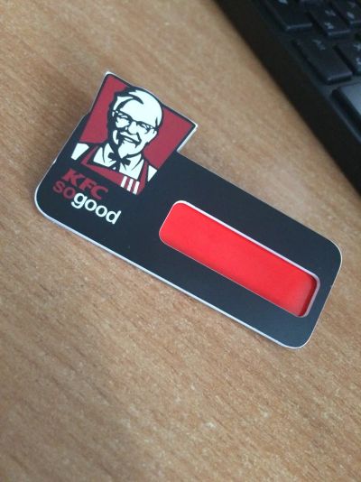 Лот: 6171083. Фото: 1. Бейдж сотрудника ресторана KFC. Другое (одежда, обувь, галантерея)