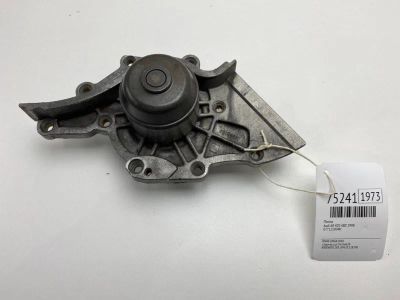 Лот: 21111270. Фото: 1. Помпа Audi A8 1998 077121004H... Двигатель и элементы двигателя