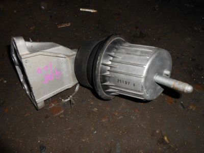 Лот: 20896048. Фото: 1. Подушка двигателя Toyota Mark... Двигатель и элементы двигателя