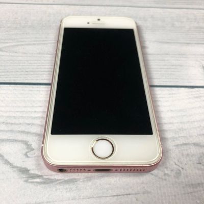Лот: 15538922. Фото: 1. Apple iPhone SE 32Gb Rose Gold... Смартфоны