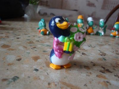 Лот: 3122944. Фото: 1. Пингвинчик из киндер сюрприза. Игрушки