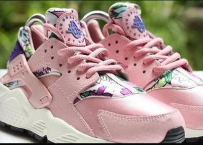 Лот: 10912171. Фото: 1. Кроссовки женские NIKE AIR Huarache... Кеды, кроссовки, слипоны