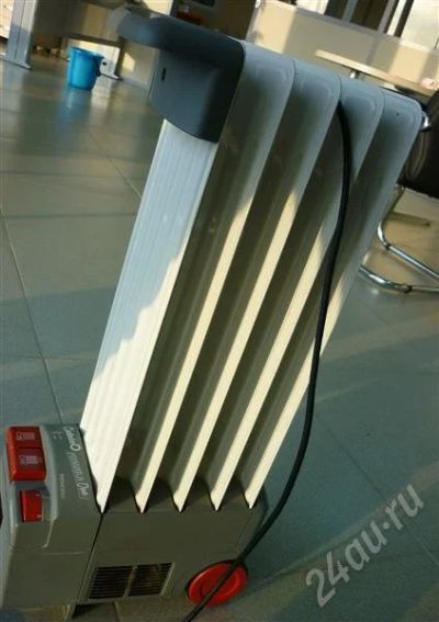 Лот: 665201. Фото: 1. Маслянный радиатор Delonghi. Обогреватели бытовые