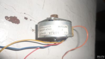 Лот: 12738141. Фото: 1. Шаговый двигатель Mitsumi m42sp-4tkc... Электродвигатели, микромоторы