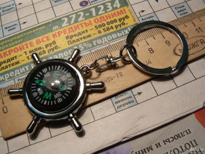 Лот: 8961705. Фото: 1. Брелок - компас штурвал. Брелоки для ключей