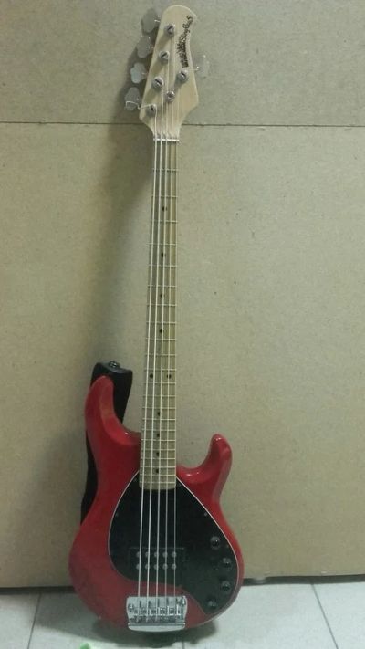 Лот: 7935689. Фото: 1. Продам электрогитару Music Man... Гитары
