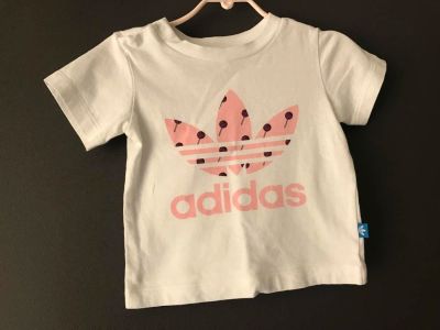 Лот: 9952614. Фото: 1. Детская футболка adidas. Футболки, поло, топы, лонгсливы