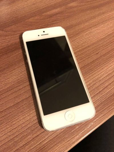 Лот: 10942515. Фото: 1. iPhone 5. Смартфоны