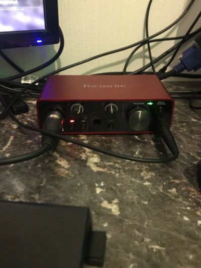 Лот: 17805397. Фото: 1. Звуковая карта focusrite scarlett... Звуковые карты